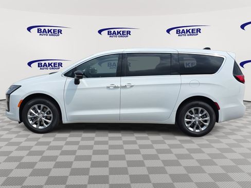 New 2027 Chrysler Pacifica Select AWD/4WD image 6