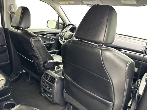 Used 2019 Honda Pilot Touring image 45
