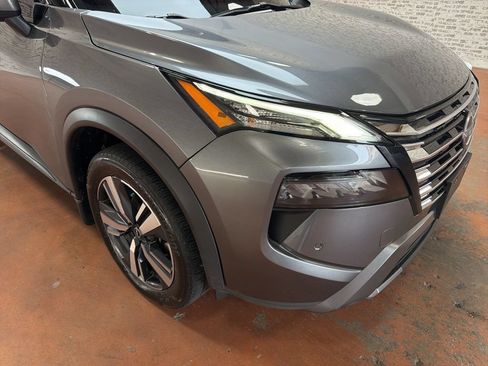 Used 2024 Nissan Rogue SL w/ SL Premium Package FWD image 9
