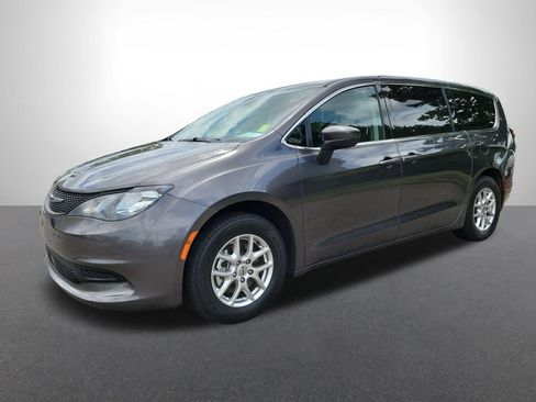 Used 2023 Chrysler Voyager LX FWD image 1