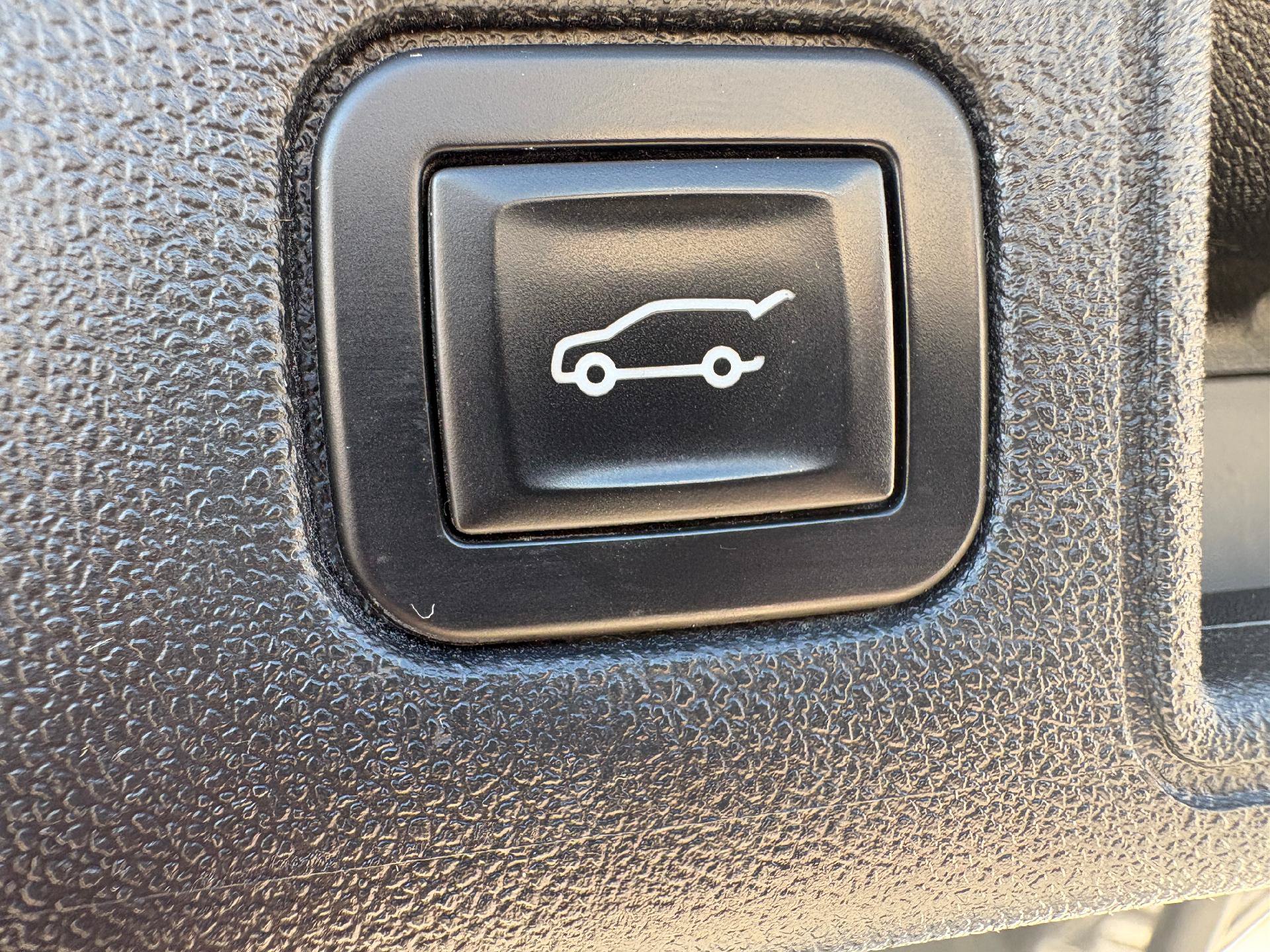 Used 2018 GMC Terrain Denali w/ Comfort Package AWD/4WD image 18