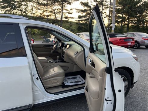 Used 2015 Nissan Pathfinder Platinum AWD/4WD image 9