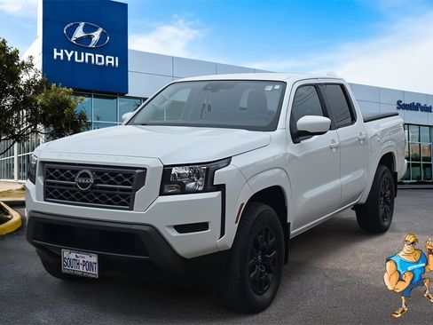 Used 2022 Nissan Frontier SV image 1