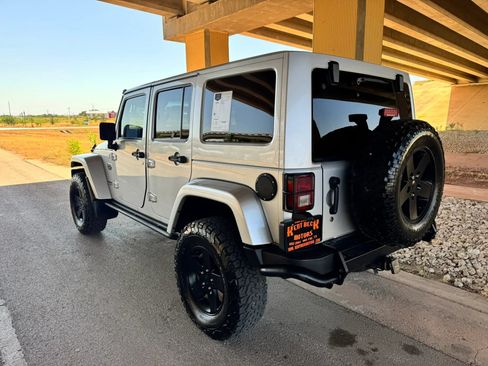 Used 2012 Jeep Wrangler Unlimited Rubicon AWD/4WD image 5
