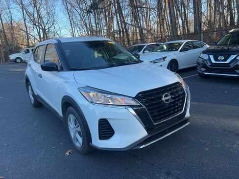 Used 2024 Nissan Kicks S image 3
