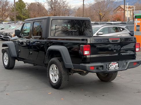 Used 2023 Jeep Gladiator Sport image 8