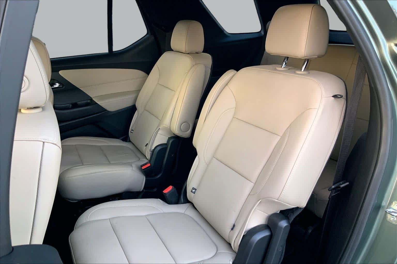 Used 2023 Chevrolet Traverse LT w/ LT Premium Package FWD image 19