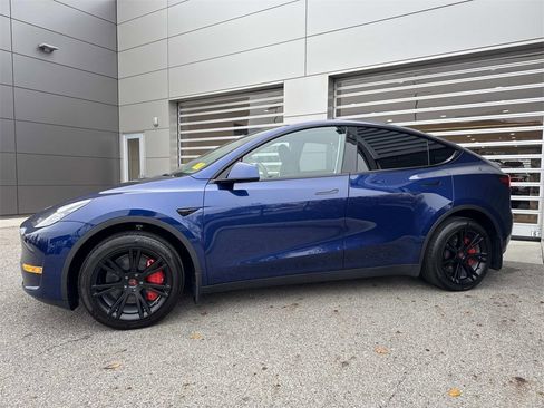 Used 2023 Tesla Model Y Long Range image 3