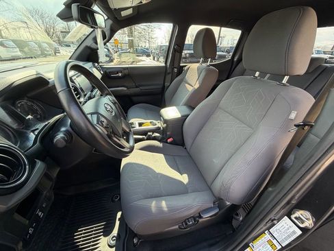 Used 2019 Toyota Tacoma TRD Sport image 21