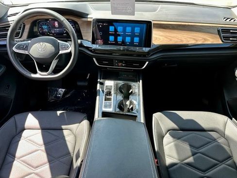 Used 2024 Volkswagen Atlas SE w/ Panoramic Sunroof Package FWD image 17