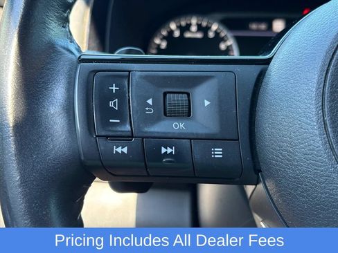 Used 2023 Nissan Pathfinder SL AWD/4WD image 11