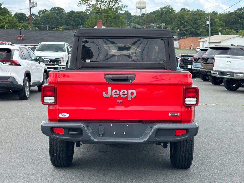 Used 2023 Jeep Gladiator Overland AWD/4WD image 9
