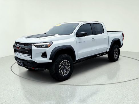 Used 2024 Chevrolet Colorado ZR2 w/ Technology Package AWD/4WD image 2