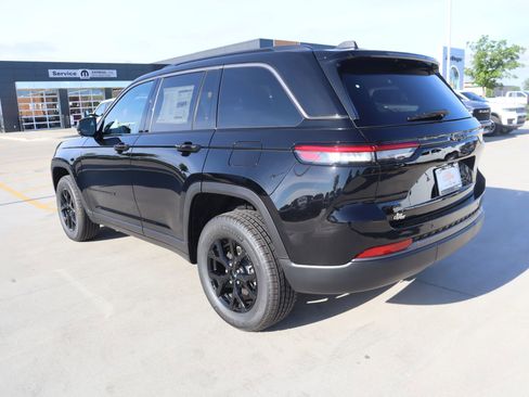 New 2026 Jeep Grand Cherokee Altitude AWD/4WD image 24