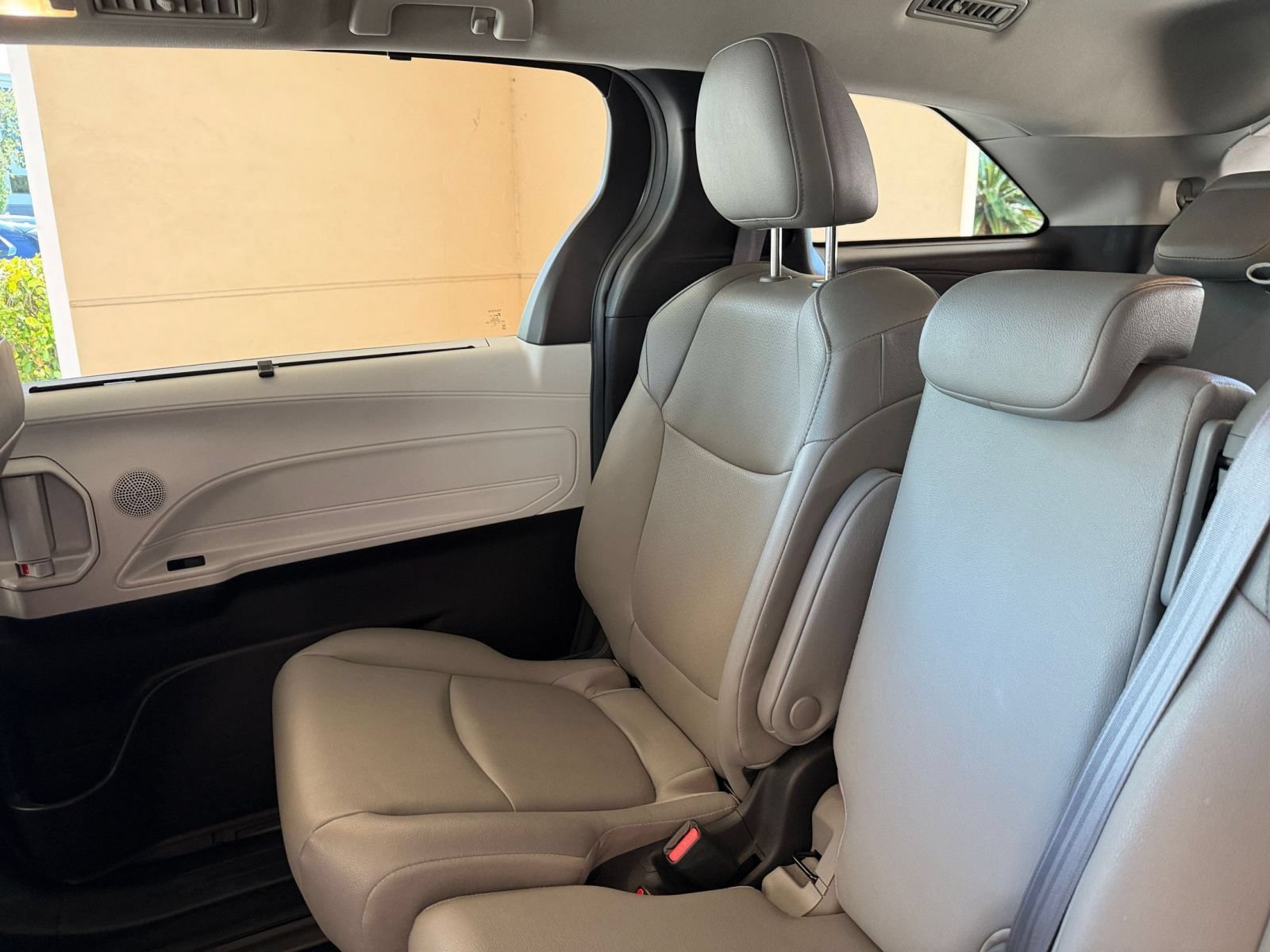 Used 2025 Toyota Sienna XLE FWD image 37