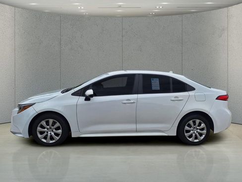 Used 2024 Toyota Corolla LE FWD image 2