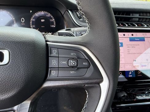 New 2025 Jeep Grand Cherokee Limited w/ Black Appearance Package image 24