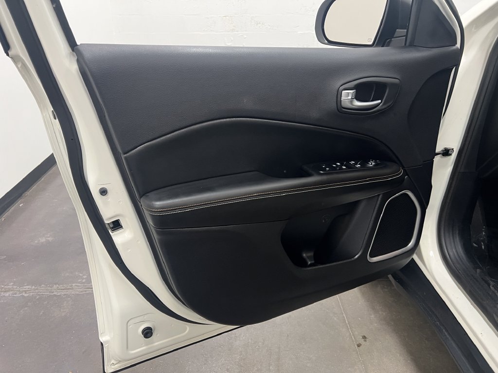 Used 2018 Jeep Compass Sport w/ Tech Group FWD image 11