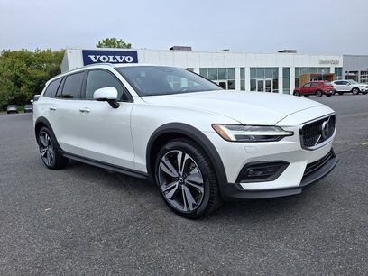 New 2025 Volvo V60 B5 Cross Country Plus w/ Protection Package Premier