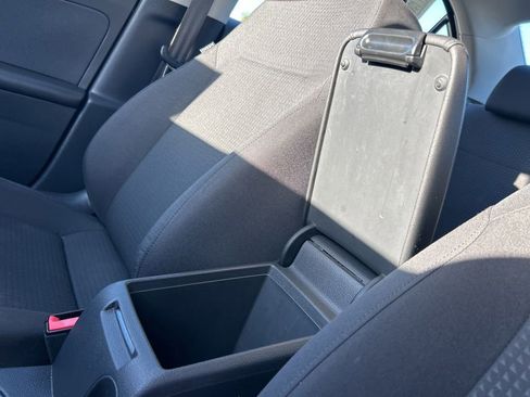 Used 2015 Volkswagen Jetta S image 37