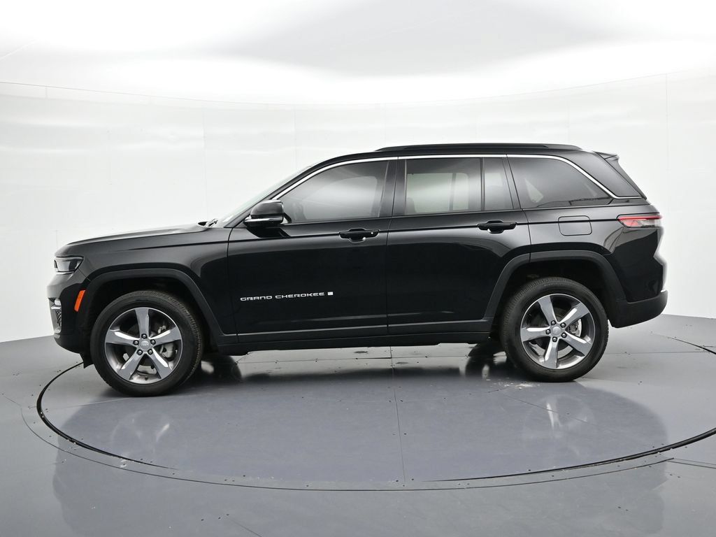 Used 2025 Jeep Grand Cherokee Limited w/ Luxury Tech Group II AWD/4WD image 9