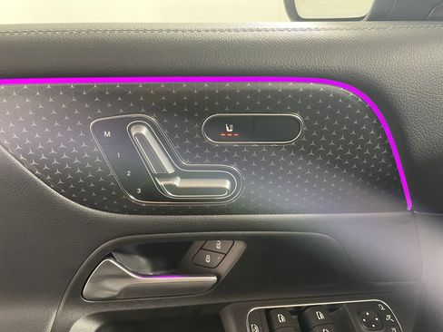 Certified 2025 Mercedes-Benz GLB 250 image 21