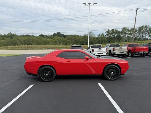 Used 2019 Dodge Challenger SXT w/ Plus Package AWD/4WD image 7