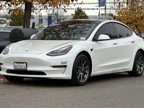 Used 2021 Tesla Model 3 Standard Range Plus image 8