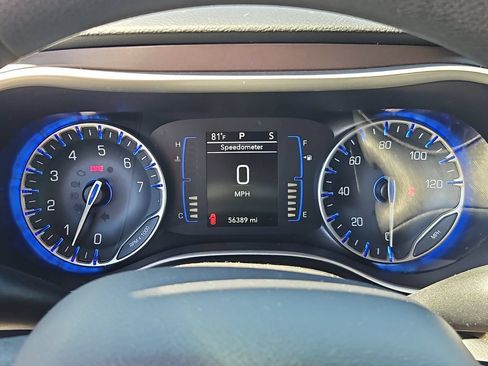 Used 2018 Chrysler Pacifica L FWD image 15