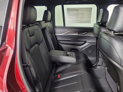 New 2025 Jeep Grand Cherokee Limited image 32