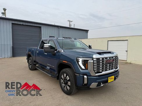 Used 2025 GMC Sierra 2500 Denali w/ Denali Reserve Package AWD/4WD image 3