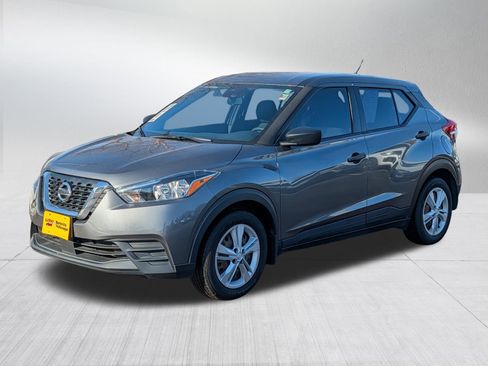 Used 2020 Nissan Kicks S image 3