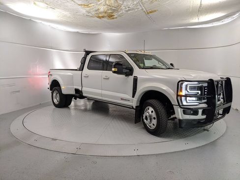 Used 2026 Ford F450 Platinum w/ FX4 Off-Road Package AWD/4WD image 1