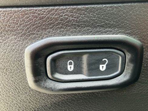 Used 2024 Jeep Wrangler Unlimited AWD/4WD image 13
