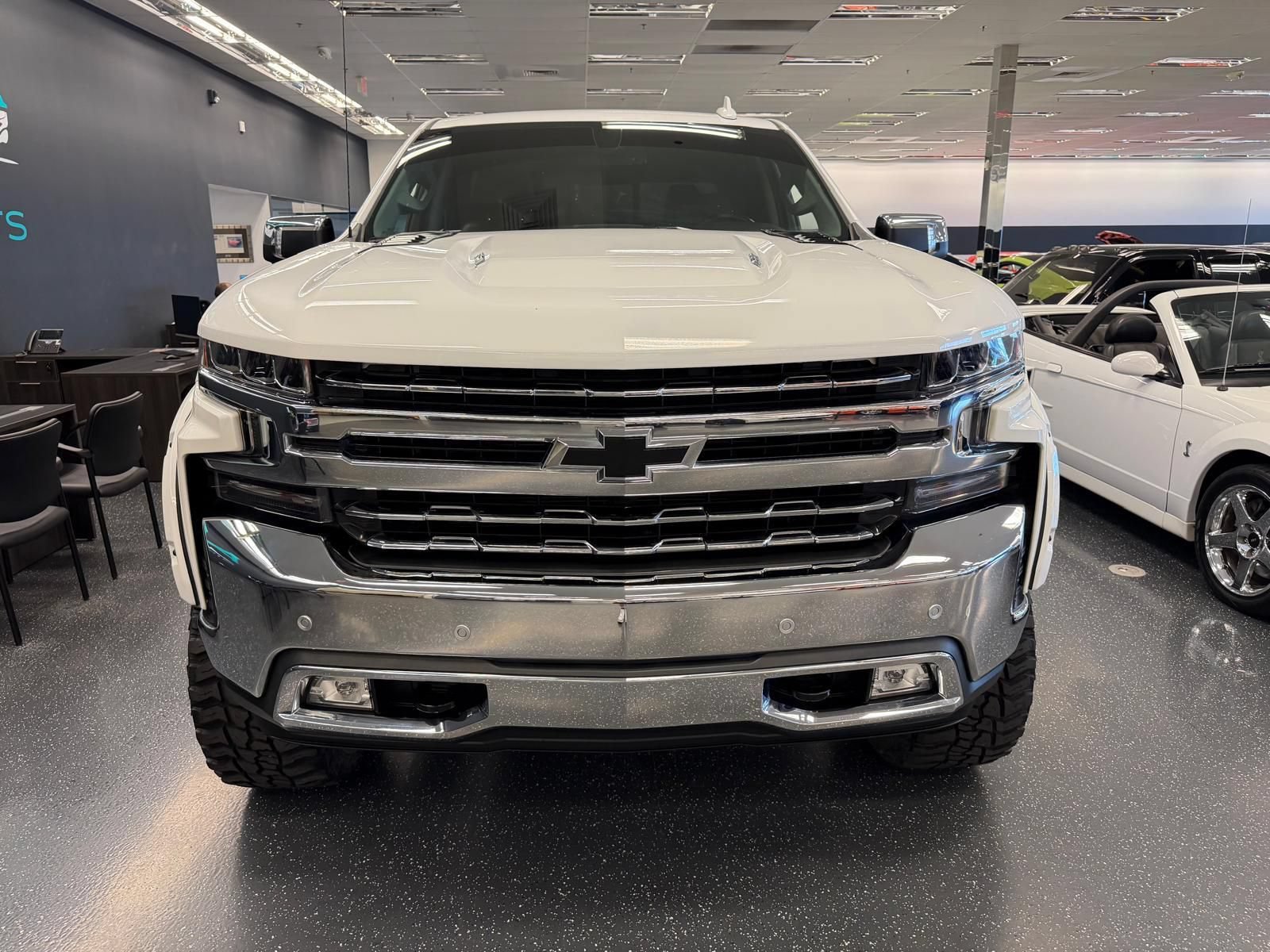 Used 2020 Chevrolet Silverado 1500 LTZ w/ LTZ Plus Package AWD/4WD image 2