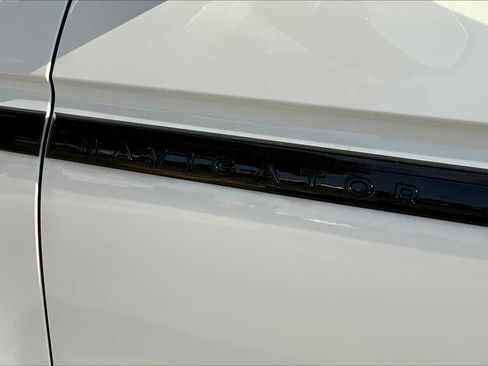 New 2025 Lincoln Navigator L Reserve w/ Jet Appearance Package image 15