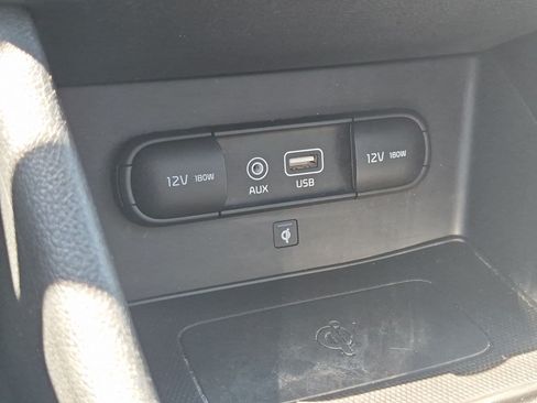 Used 2018 Kia Niro Touring FWD image 23