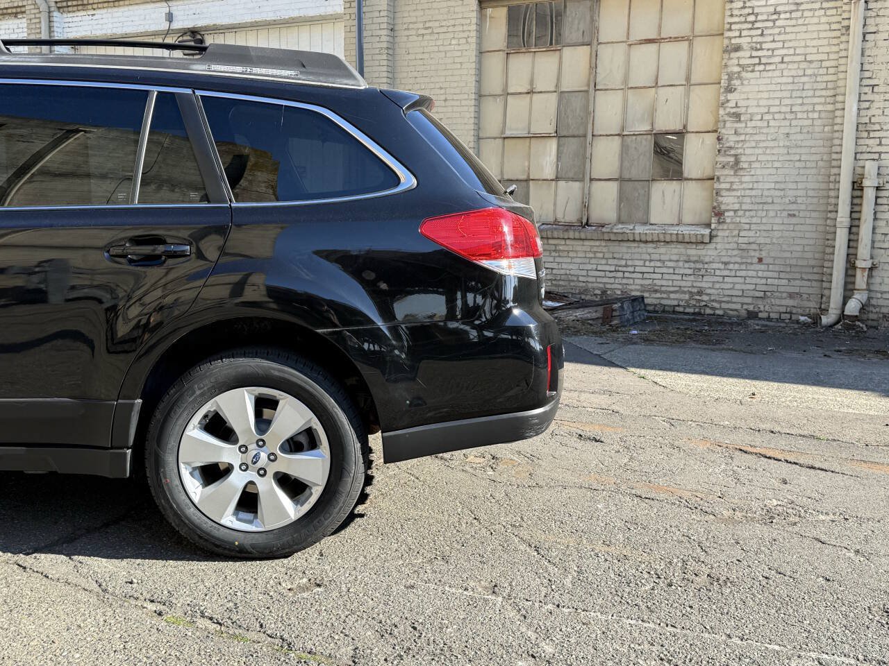 Used 2011 Subaru Outback 2.5i Limited AWD/4WD image 20