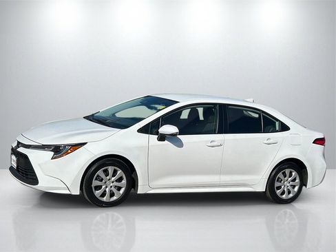 Used 2025 Toyota Corolla LE image 8