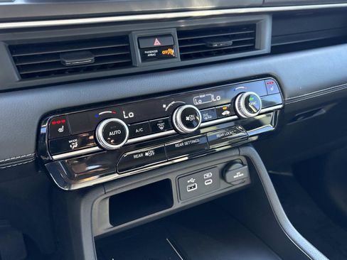 Used 2025 Honda Pilot Touring image 23