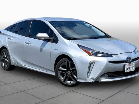 Used 2022 Toyota Prius Limited FWD image 2