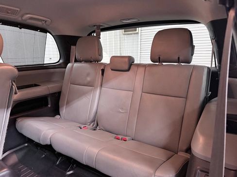 Used 2018 Toyota Sequoia Platinum AWD/4WD image 32