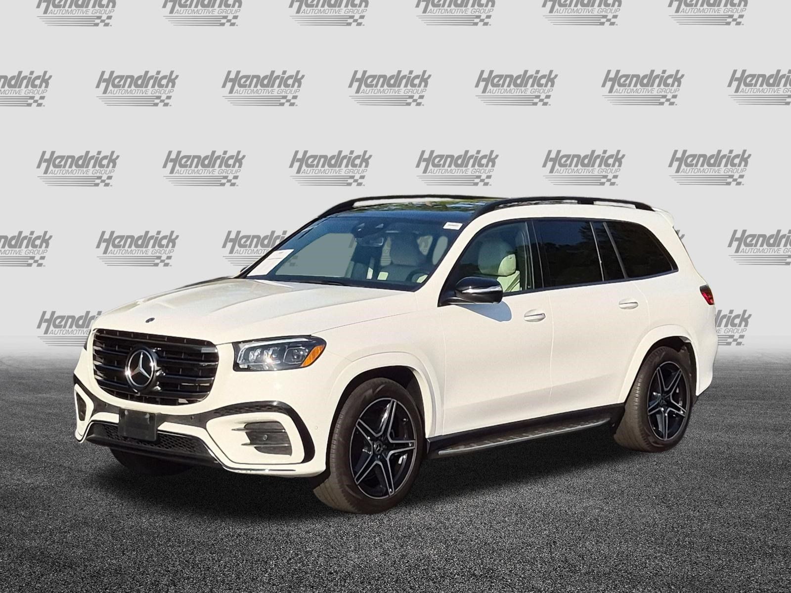 Used 2025 Mercedes-Benz GLS 450 4MATIC w/ AMG Line Exterior image 5