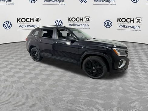 New 2025 Volkswagen Atlas SE image 2
