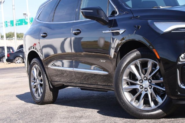 Used 2022 Buick Enclave Avenir w/ Avenir Technology Package AWD/4WD image 3