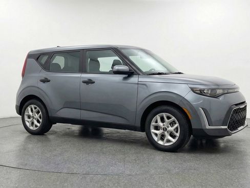 Used 2025 Kia Soul LX w/ LX Technology Package image 1