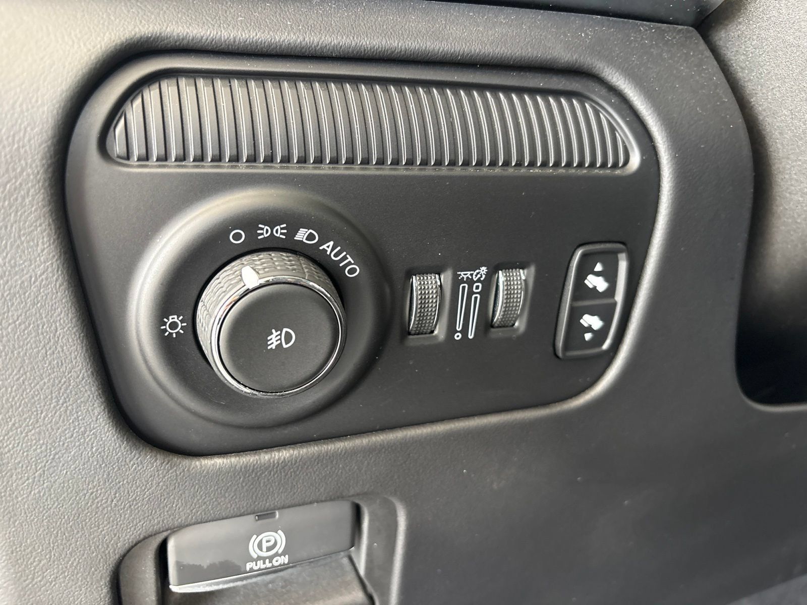 Used 2023 Jeep Grand Wagoneer L Series III AWD/4WD image 15
