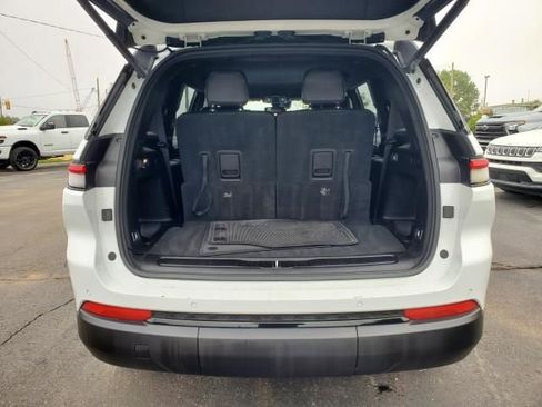 Used 2024 Jeep Grand Cherokee L Laredo image 29