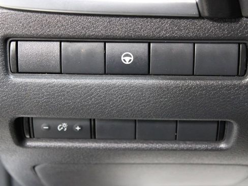 Used 2022 Nissan Rogue SV image 28