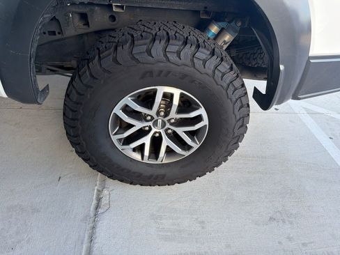 Used 2017 Ford F150 Raptor w/ Equipment Group 802A Luxury AWD/4WD image 7